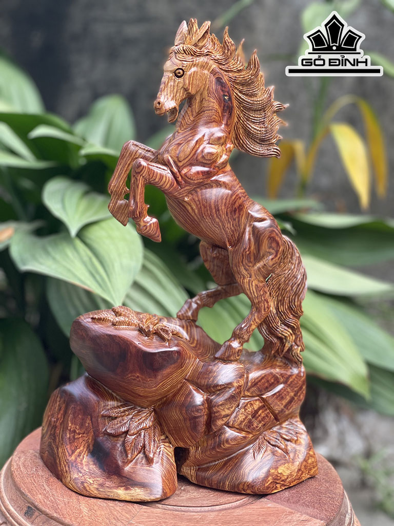 Tượng Ngựa Phong Thủy (Nhất Mã Phi Thiên) Gỗ Cẩm Cao 38 Ngang 22 Sâu 11 (cm)