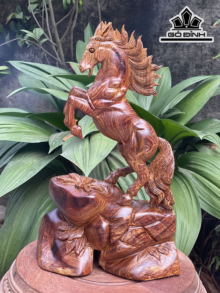 Tượng Ngựa Phong Thủy (Nhất Mã Phi Thiên) Gỗ Cẩm Cao 38 Ngang 22 Sâu 11 (cm)