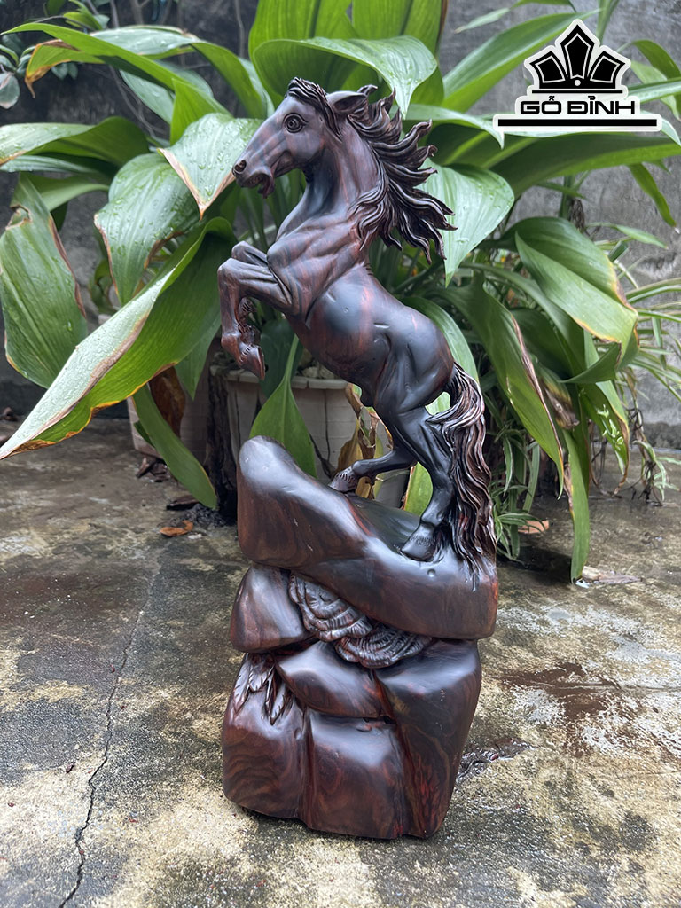 Tượng Ngựa Phong Thủy (Nhất Mã Phi Thiên) Gỗ Trắc Cao 45 Ngang 20 Sâu 12 (cm)
