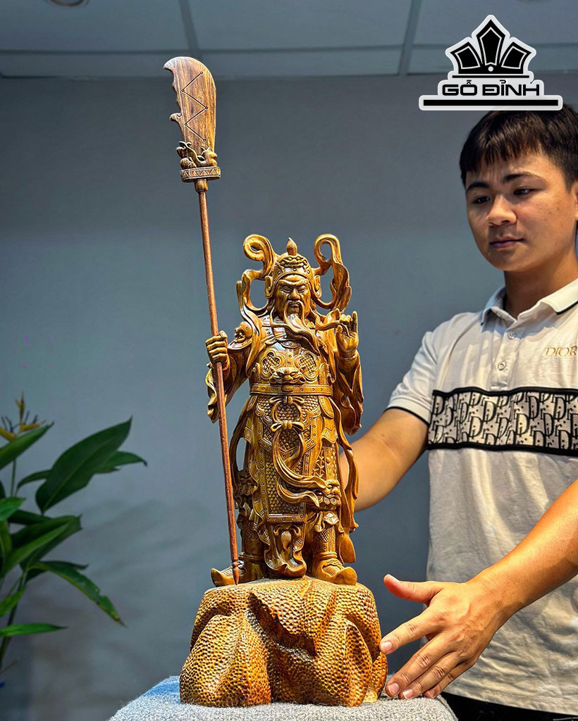 Tượng Quan Công Gỗ Sưa Cao 51 Ngang 22 Sâu 23 (cm)
