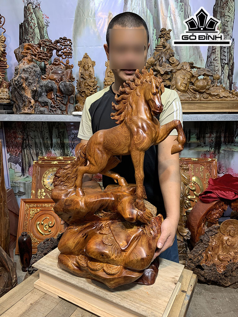 Tượng Ngựa Phong Thủy (Nhất Mã Phi Thiên) Gỗ Hương Cao 51 Ngang 22 Sâu 21 (cm)