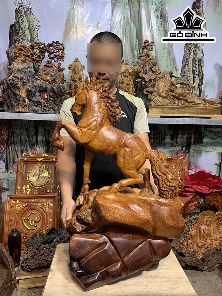 Tượng Ngựa Phong Thủy (Nhất Mã Phi Thiên) Gỗ Hương Cao 51 Ngang 22 Sâu 21 (cm)