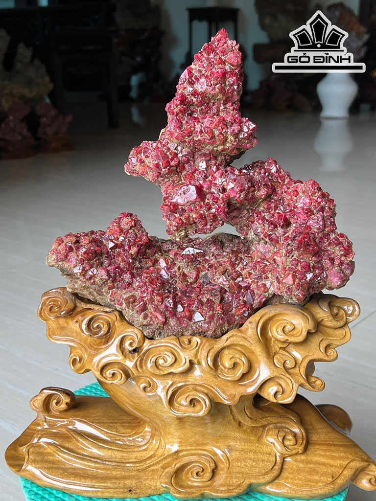 Tinh Thể Đá Ruby Lục Yên Cao 37 (cm) 4,4kg