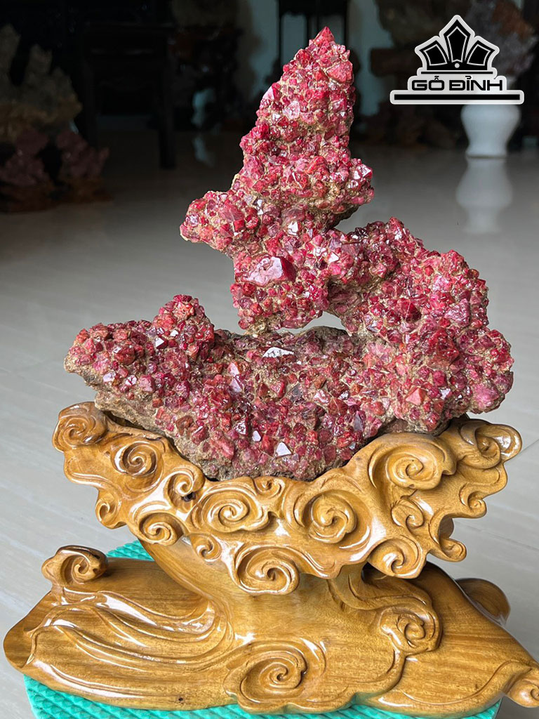 Tinh Thể Đá Ruby Lục Yên Cao 37 (cm) 4,4kg