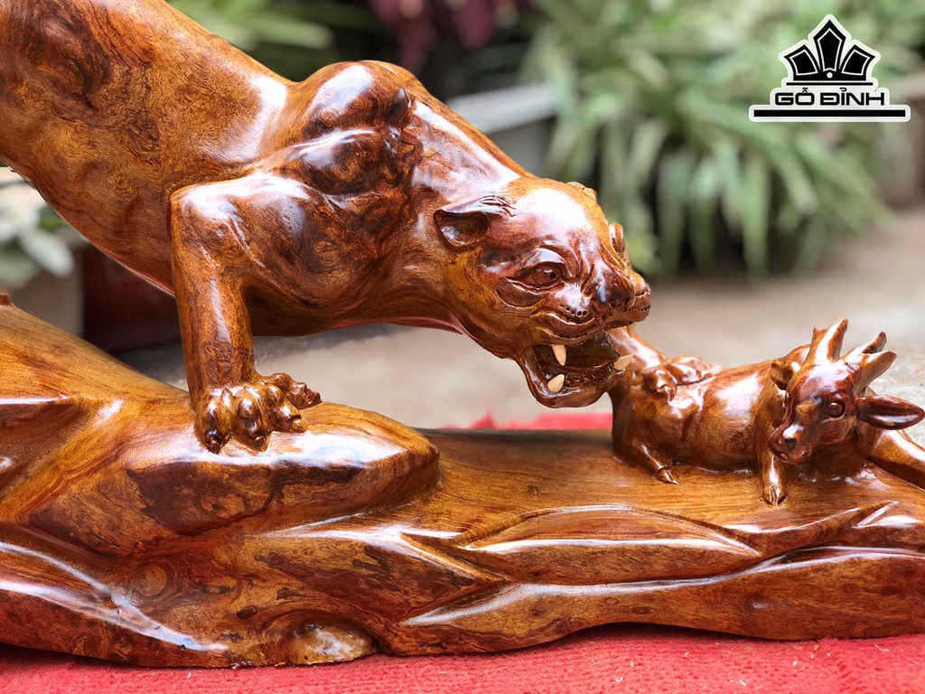Tượng Báo Săn Mồi Gỗ Hương Cao 35 Ngang 70 Sâu 18 (cm)