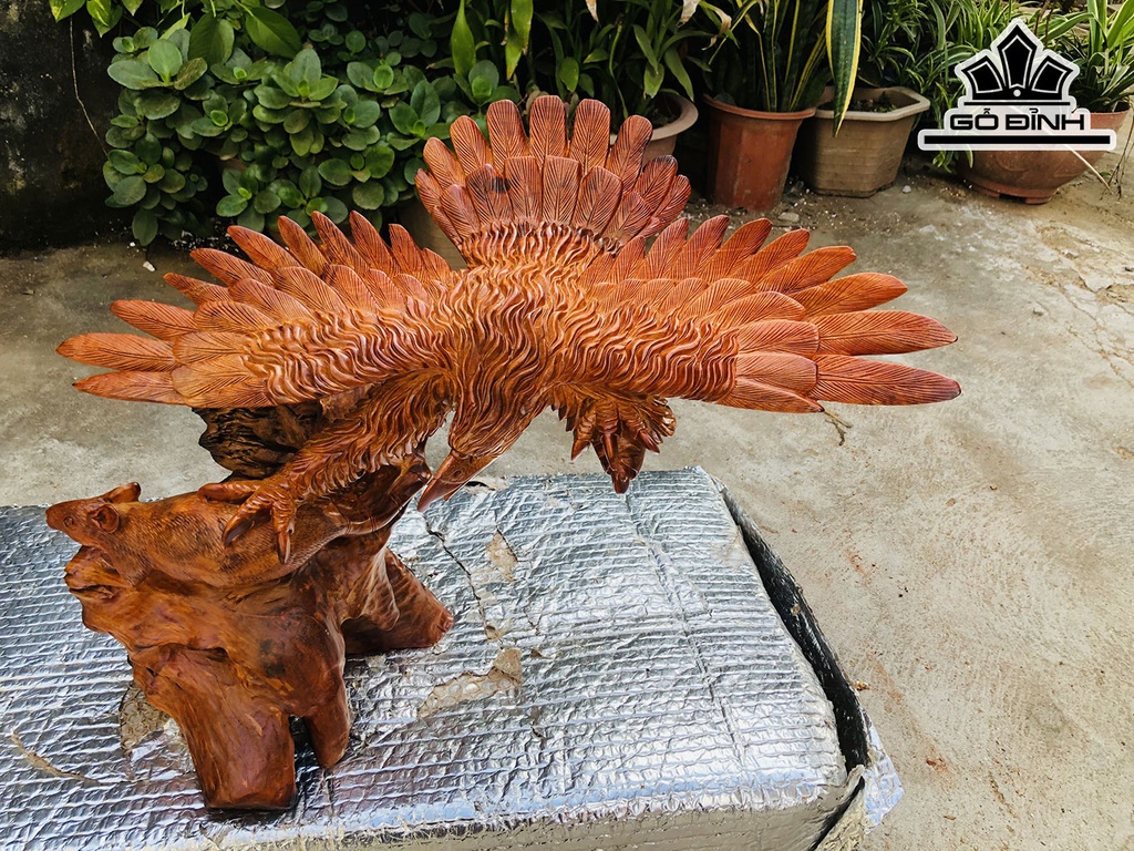 Tượng Đại Bàng Săn Mồi Gỗ Hương Cao 40 Ngang 56 Sâu 31 (cm)