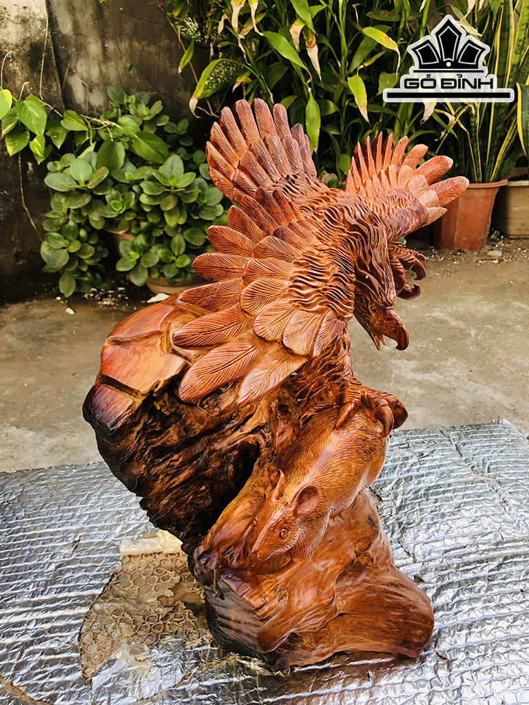 Tượng Đại Bàng Săn Mồi Gỗ Hương Cao 40 Ngang 56 Sâu 31 (cm)