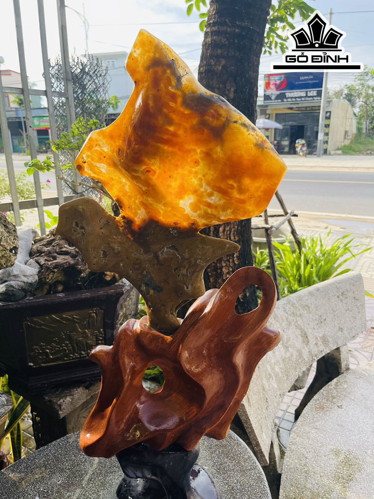 Tác Phẩm Đá Can Thạch Đỏ Cao 66 (cm) 7kg