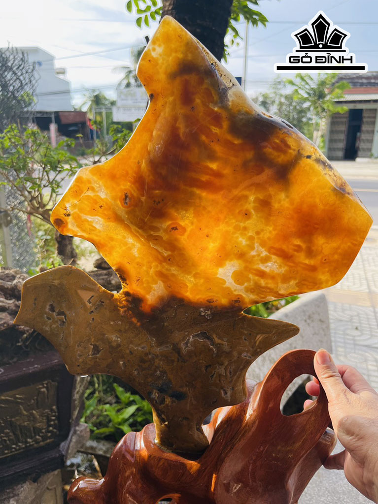 Tác Phẩm Đá Can Thạch Đỏ Cao 66 (cm) 7kg