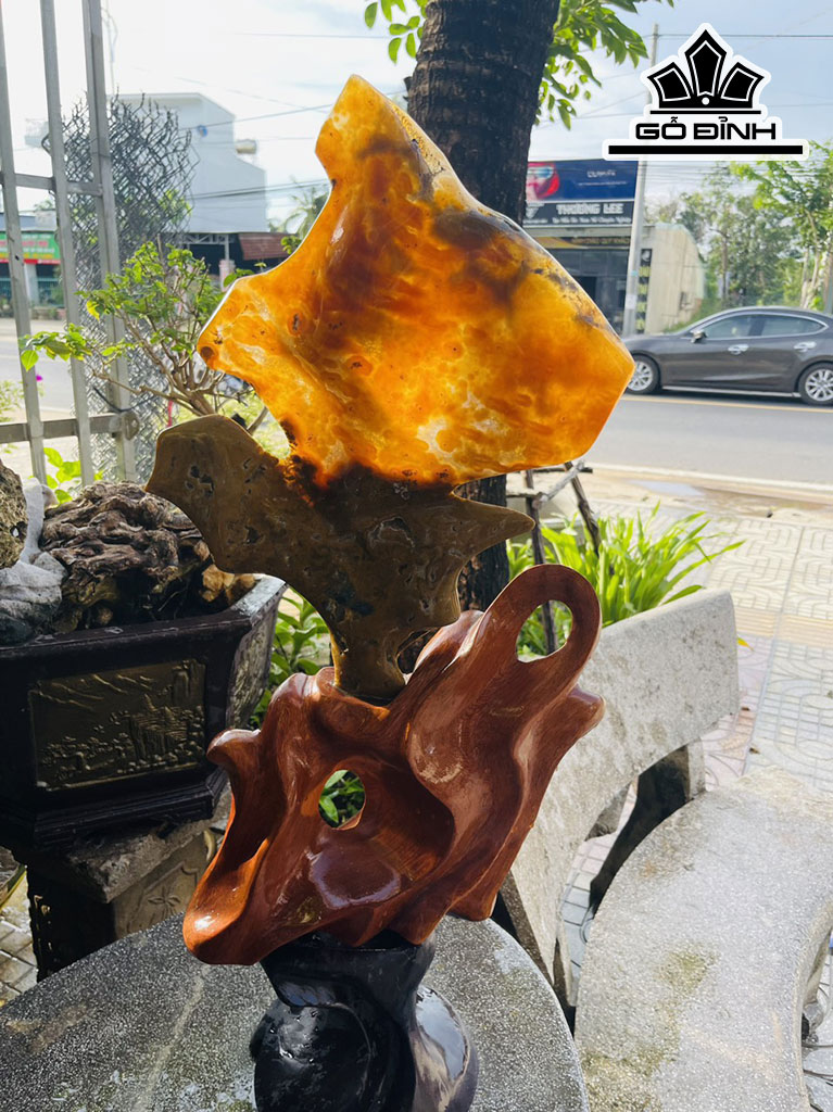 Tác Phẩm Đá Can Thạch Đỏ Cao 66 (cm) 7kg