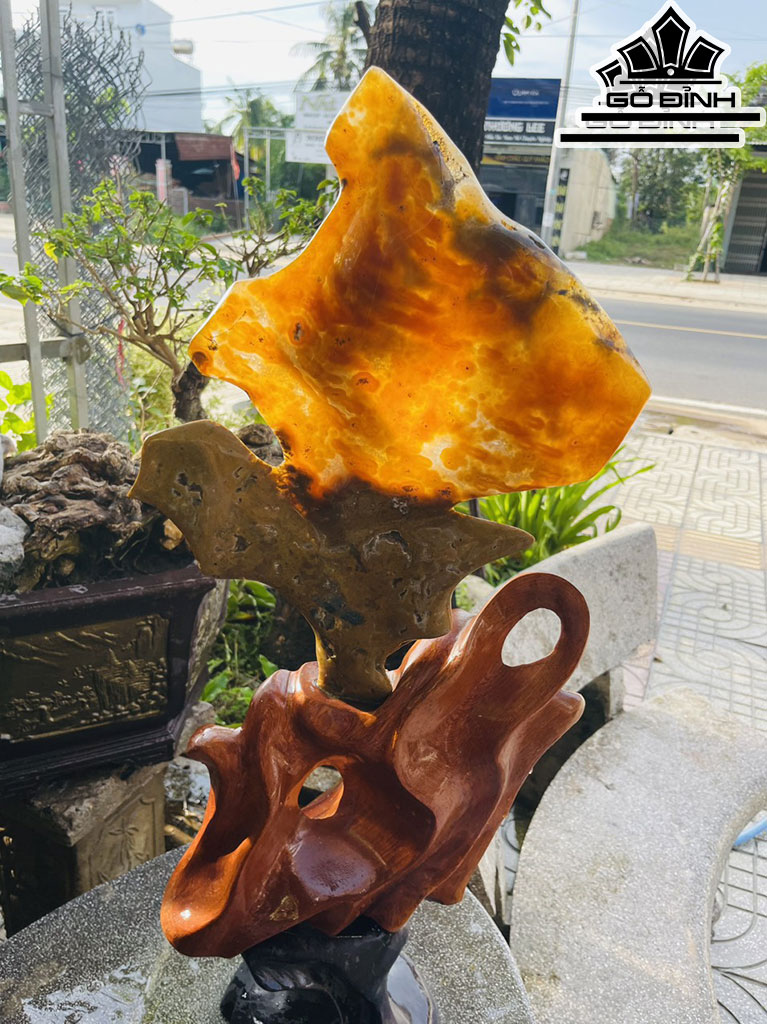 Tác Phẩm Đá Can Thạch Đỏ Cao 66 (cm) 7kg