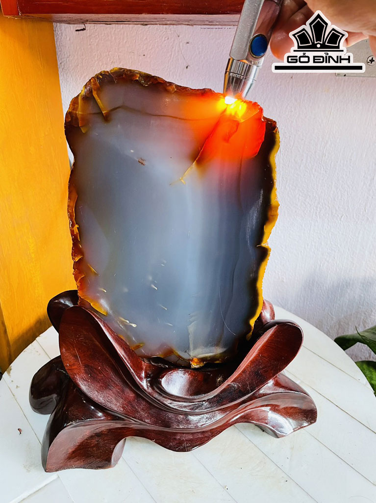 Tác Phẩm Đá Mã Não Cao 30 Ngang 15 (cm) 4,7kg
