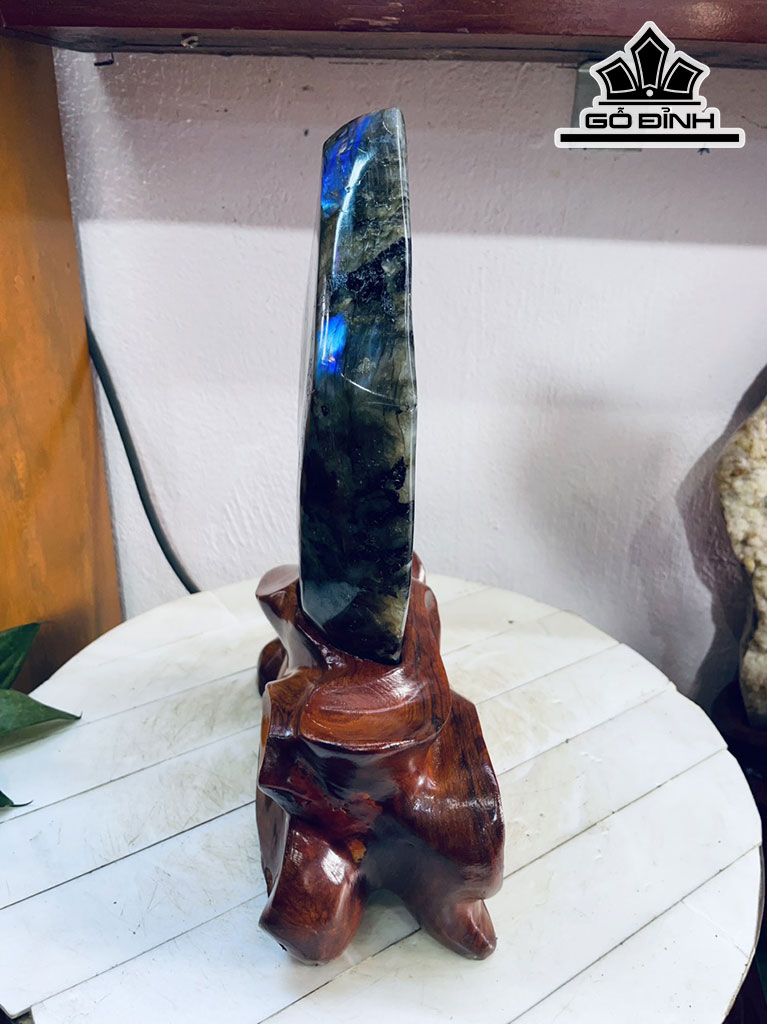 Tác Phẩm Đá Xà Cừ (Labradorite) Cao 32 Ngang 18 (cm) 3,8kg