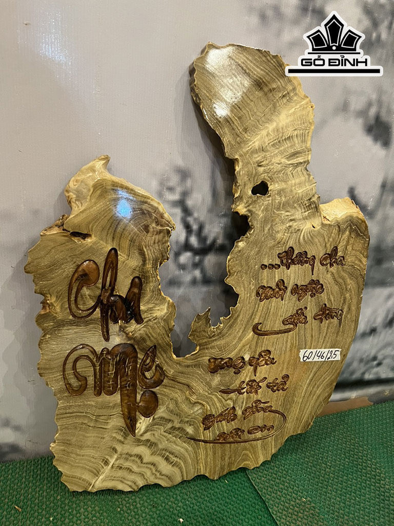 Tranh Cha Mẹ Gỗ Nu Nghiến Cao 60 Ngang 46 Sâu 2,5 (cm)