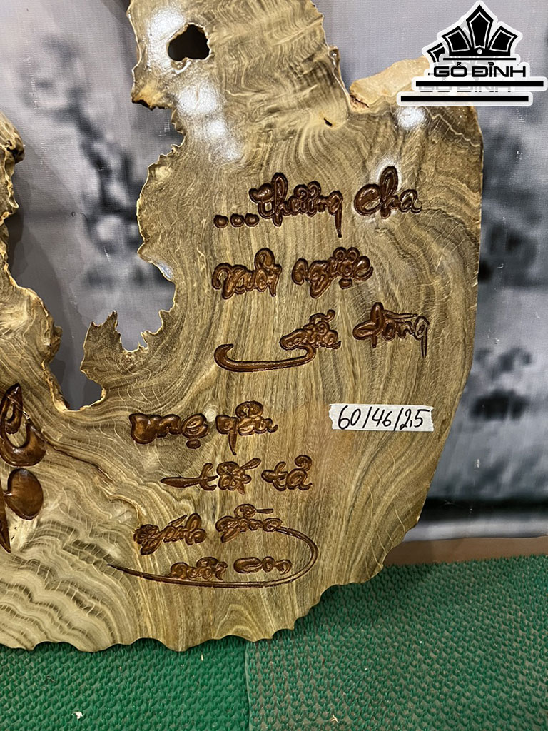 Tranh Cha Mẹ Gỗ Nu Nghiến Cao 60 Ngang 46 Sâu 2,5 (cm)