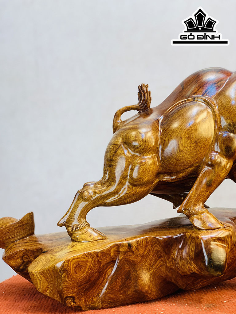 Tượng Bò Tót Gỗ Cẩm Cao 34 Ngang 68 Sâu 23 (cm)
