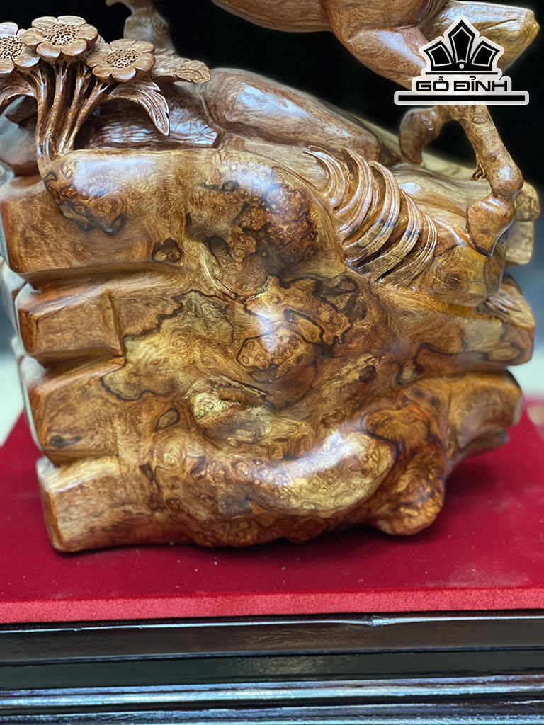 Tượng Ngựa Phong Thủy (Nhất Mã Phi Thiên) Gỗ Nu Hương Cao 52 Ngang 35 Sâu 22 (cm)