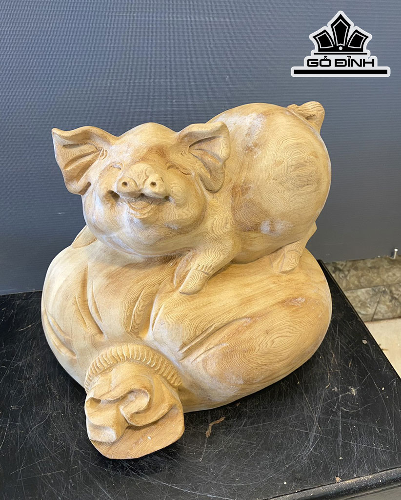 Tượng Heo Gỗ Ngọc Am Cao 25 Ngang 29 Sâu 21 (cm)
