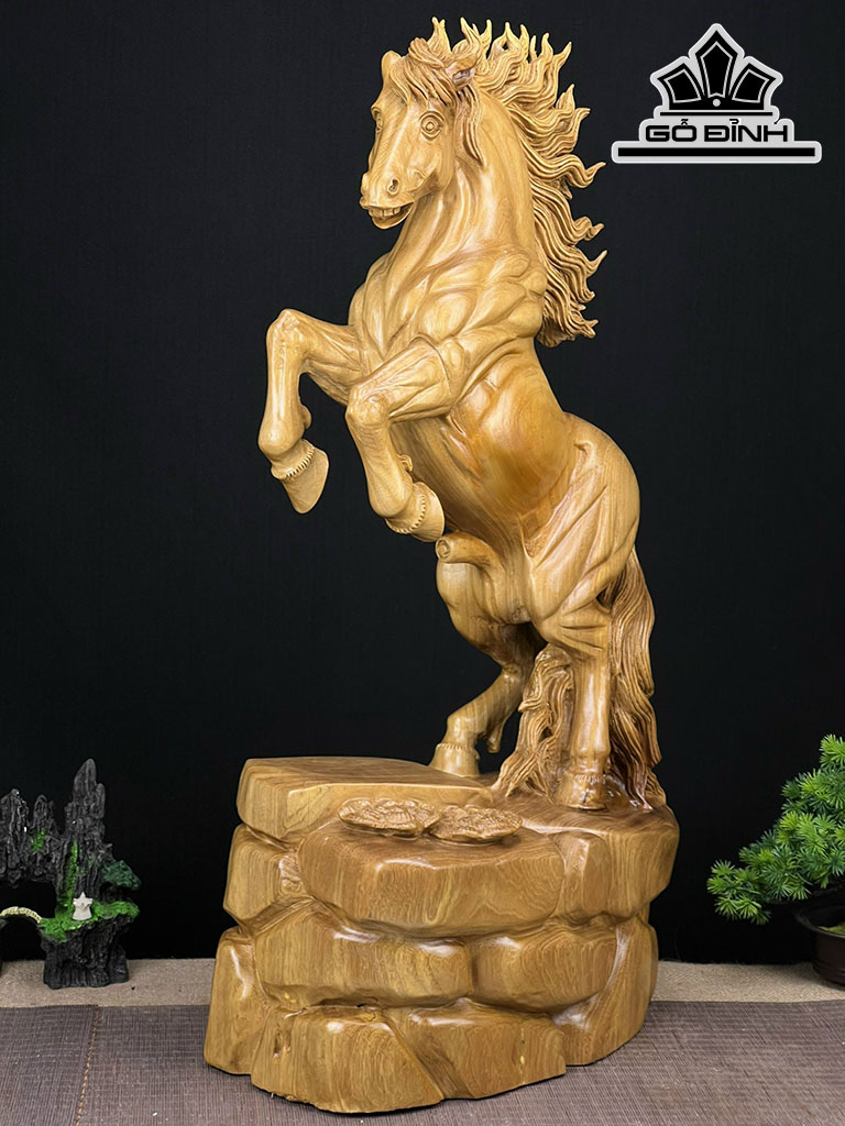 Tượng Ngựa Phong Thủy (Nhất Mã Phi Thiên) Gỗ Xá Xị Cao 71 Ngang 35 Sâu 20 (cm)