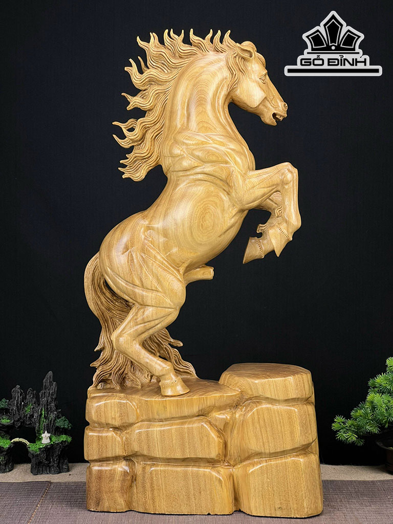 Tượng Ngựa Phong Thủy (Nhất Mã Phi Thiên) Gỗ Xá Xị Cao 71 Ngang 35 Sâu 20 (cm)
