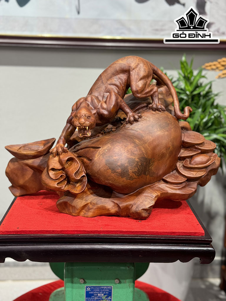 Tượng Báo Săn Mồi Gỗ Nu Kháo Cao 45 Ngang 60 Sâu 33 (cm)
