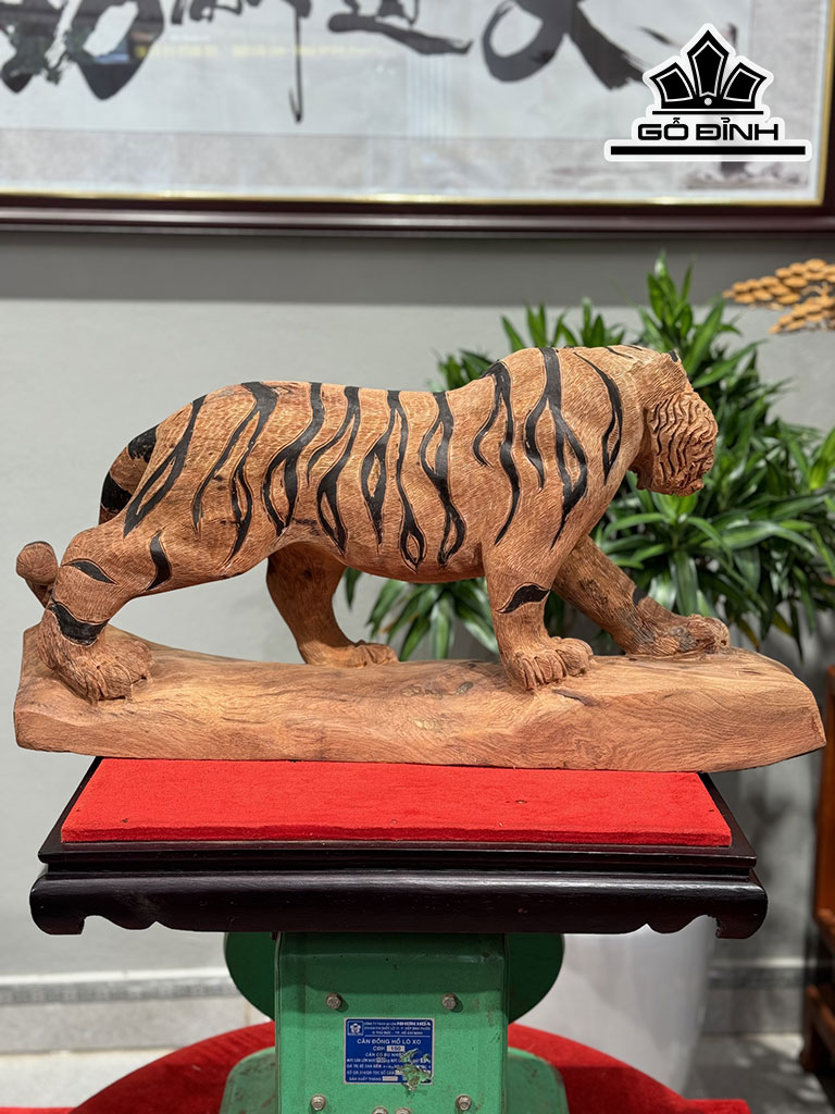 Tượng Hổ Phong Thủy Gỗ Hương Cao 37 Ngang 66 Sâu 21 (cm)