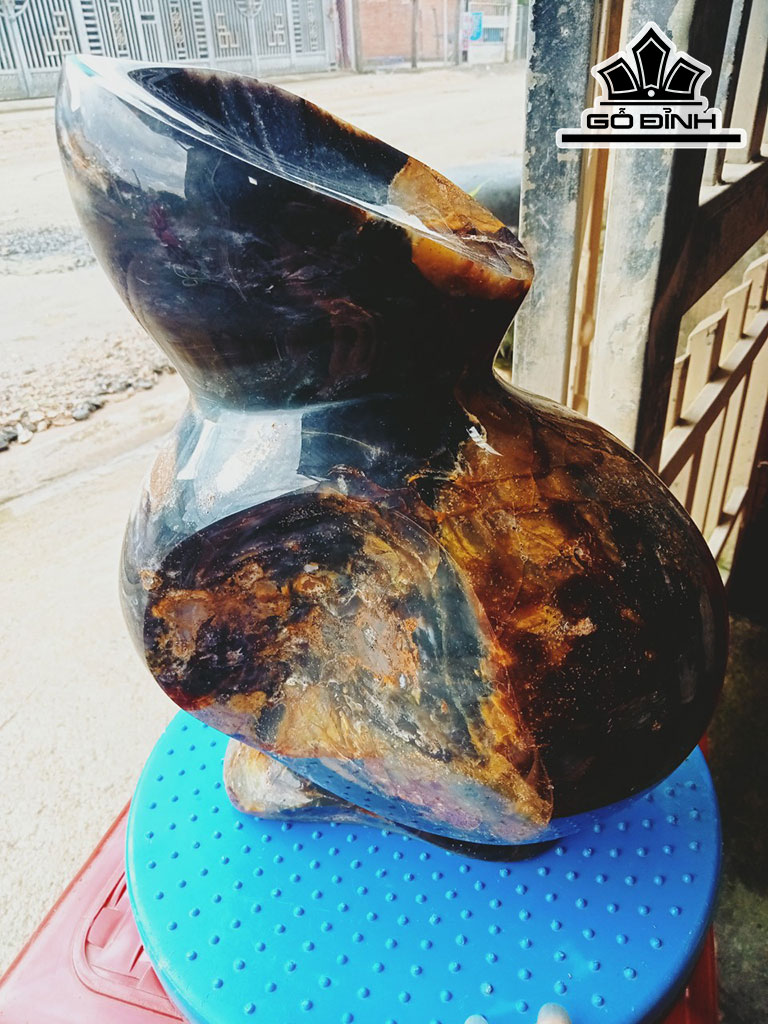 Tác Phẩm Gỗ Hóa Ngọc Cao 28 Ngang 20 (cm) 7,5kg