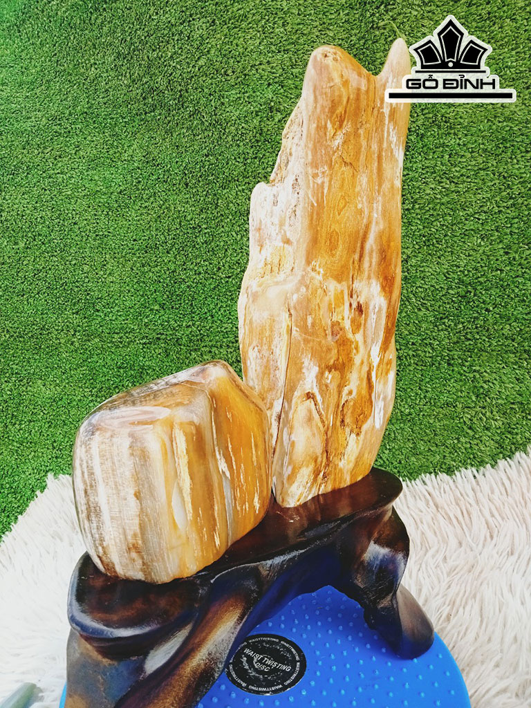 Tác Phẩm Gỗ Hóa Ngọc Cao 39 Ngang 24 (cm) 4,6kg