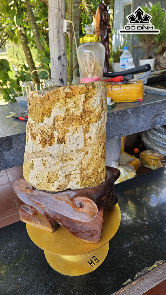 Tác Phẩm Gỗ Hóa Ngọc Cao 39 Ngang 20 (cm) 17,5kg