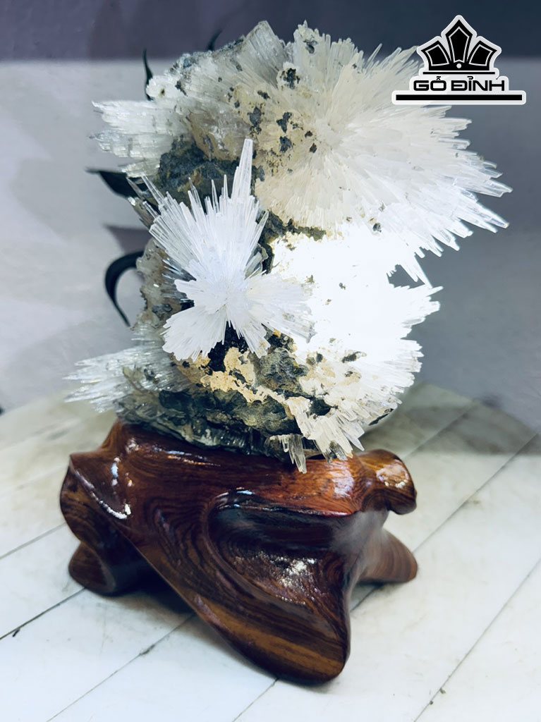 Bông Hoa Ưu Đàm Đá Trầm Tích Cao 24 Ngang 16 (cm) 2,2kg