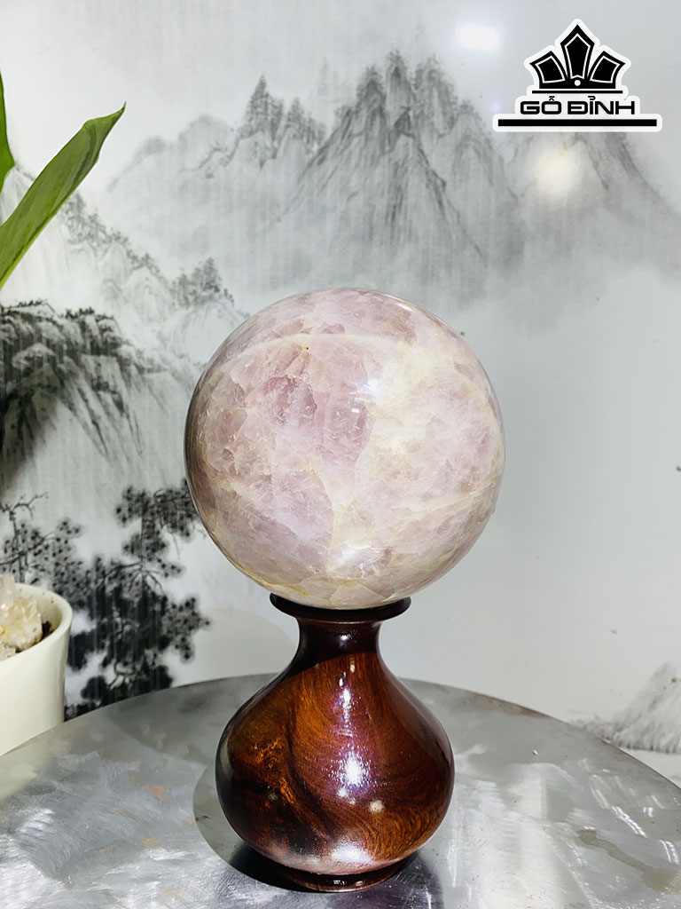 Tác Phẩm Đá Thạch Anh Hồng Đường Kính Hạt 12 (cm) 2,8kg