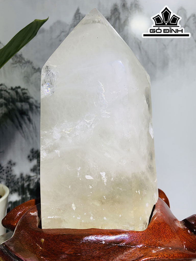 Tác Phẩm Đá Thạch Anh Trắng Cao 26 Ngang 17 (cm) 3,6kg