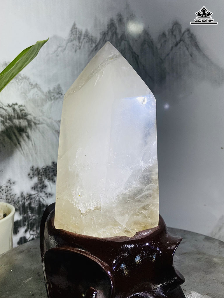 Tác Phẩm Đá Thạch Anh Trắng Cao 26 Ngang 17 (cm) 3,6kg