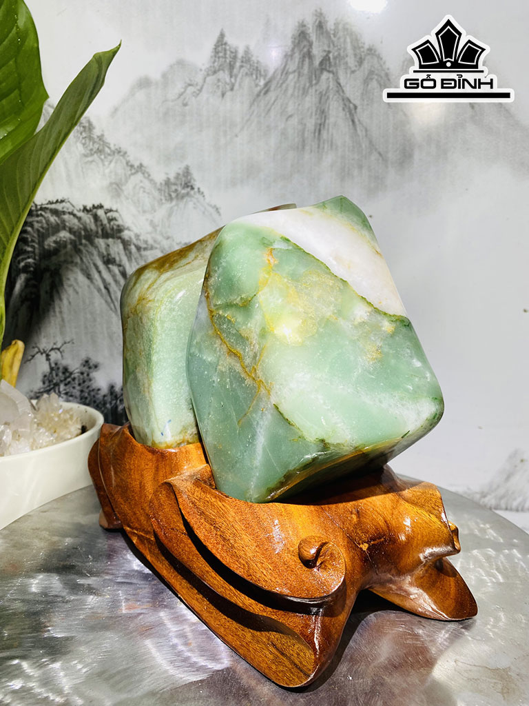 Tác Phẩm Đá Thạch Anh Xanh Cao 22 Ngang 24 (cm) 5,9kg