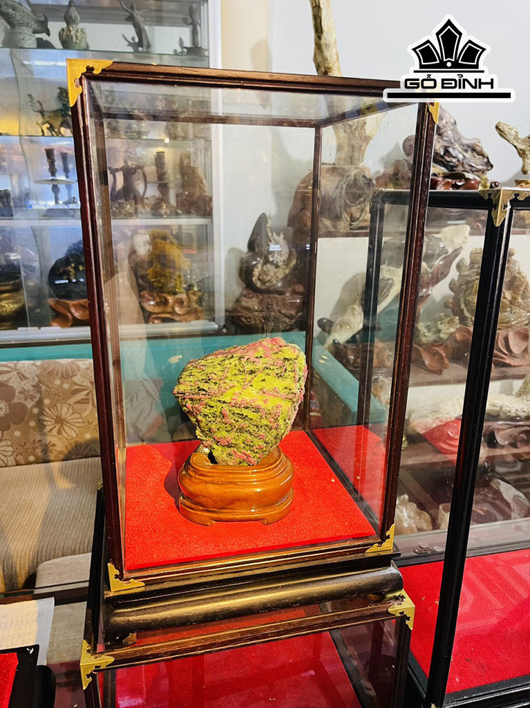 Khối Đá Ruby Tự Nhiên Cao 19 (cm) 2,2kg