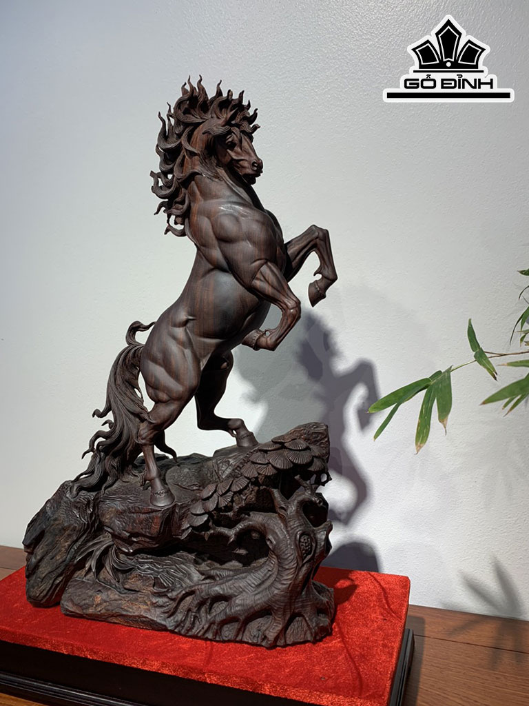 Tượng Ngựa Phong Thủy (Nhất Mã Phi Thiên) Gỗ Trắc Cao 52 Ngang 33 Sâu 15 (cm)