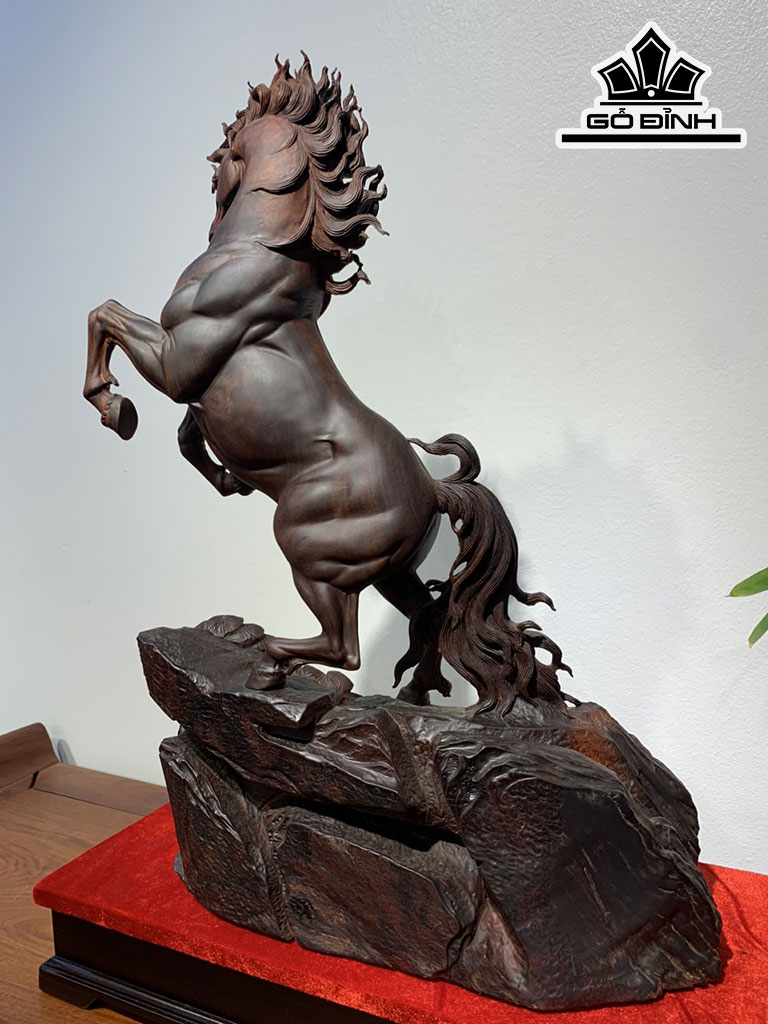 Tượng Ngựa Phong Thủy (Nhất Mã Phi Thiên) Gỗ Trắc Cao 52 Ngang 33 Sâu 15 (cm)