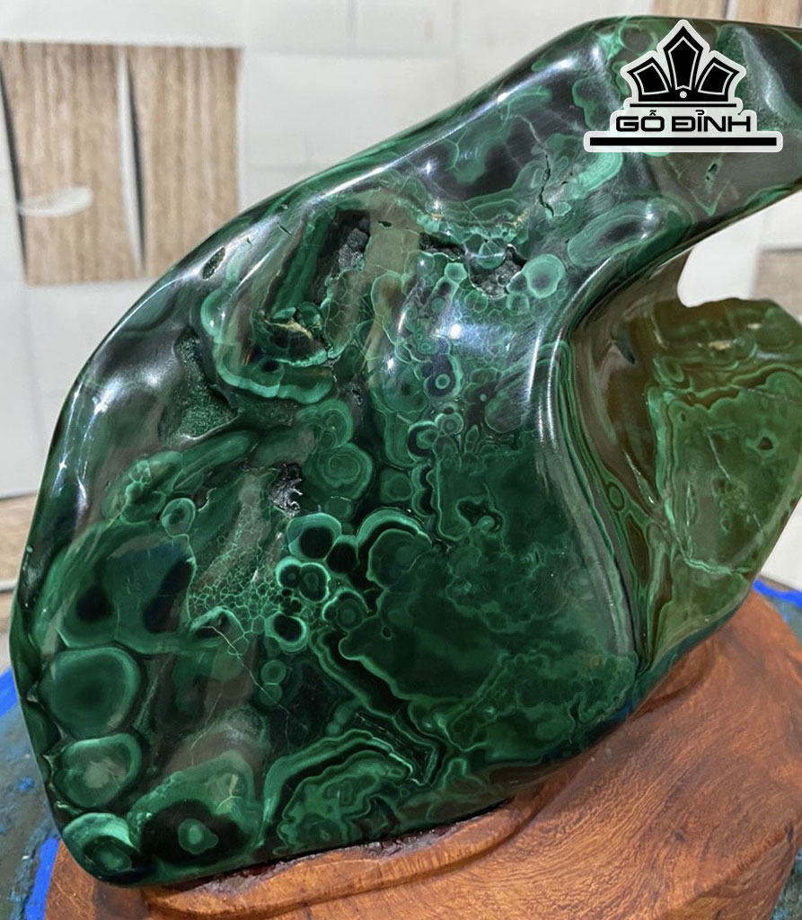 Tác Phẩm Đá Malachite Cao 16 Ngang 17 (cm)  1,9kg