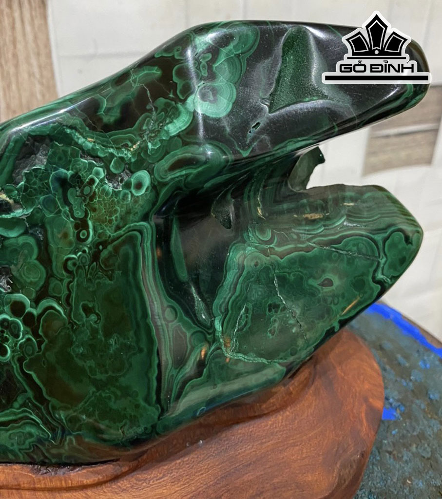 Tác Phẩm Đá Malachite Cao 16 Ngang 17 (cm)  1,9kg