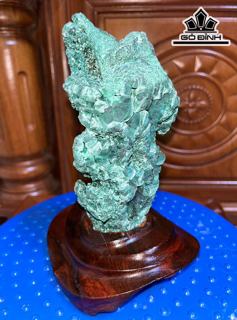 Tác Phẩm Đá Malachite Cao 18 (cm) 1kg