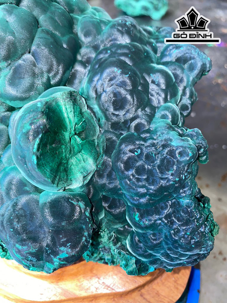 Tác Phẩm Đá Malachite Cao 20 Ngang 22 (cm)  4,6kg