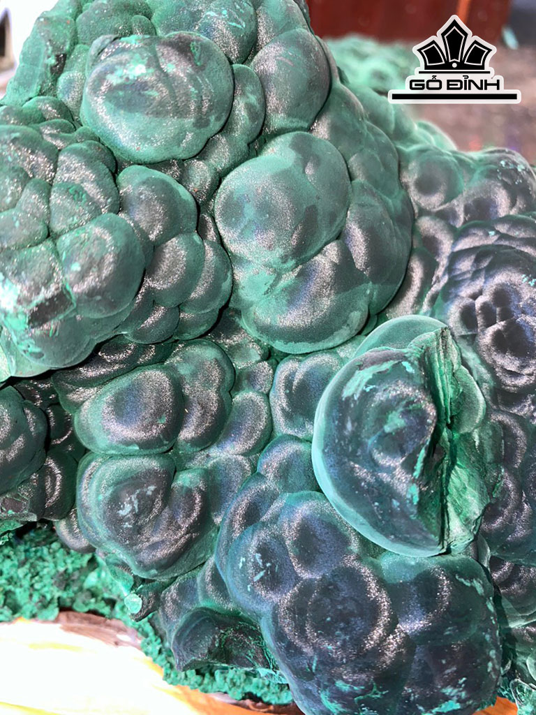 Tác Phẩm Đá Malachite Cao 20 Ngang 22 (cm)  4,6kg
