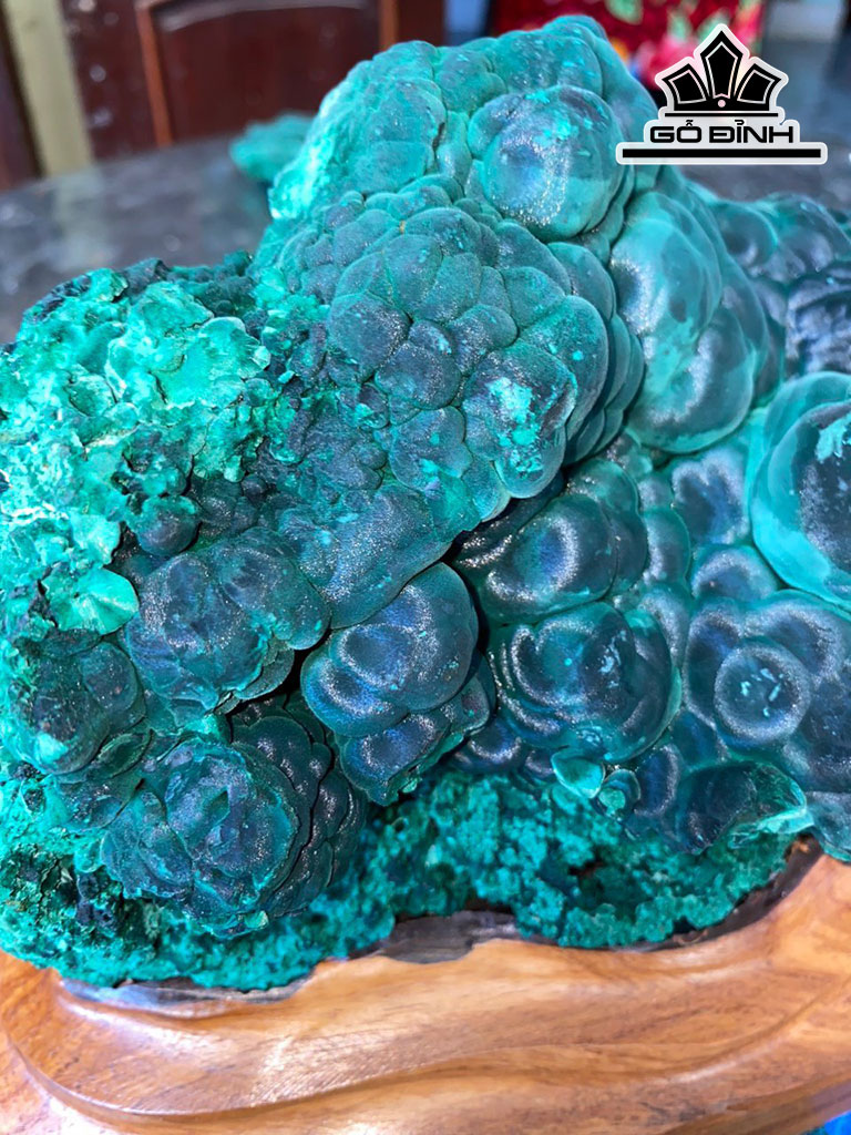 Tác Phẩm Đá Malachite Cao 20 Ngang 22 (cm)  4,6kg