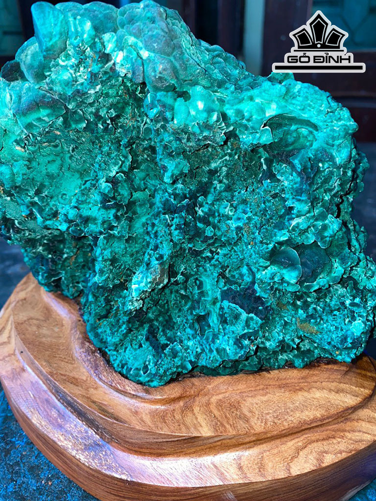 Tác Phẩm Đá Malachite Cao 20 Ngang 22 (cm)  4,6kg