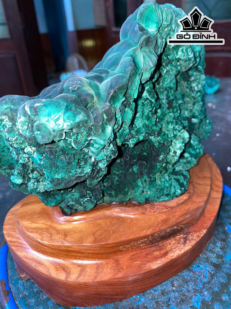 Tác Phẩm Đá Malachite Cao 20 Ngang 22 (cm)  4,6kg