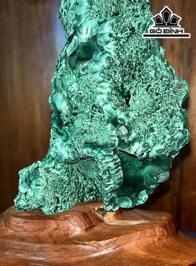 Tác Phẩm Đá Malachite Cao 21 (cm)  1,3kg