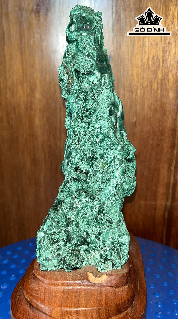 Tác Phẩm Đá Malachite Cao 21 (cm)  1,3kg