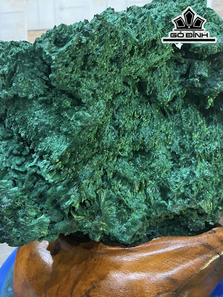 Tác Phẩm Đá Malachite Cao 27 Ngang 25 (cm)  7,4kg