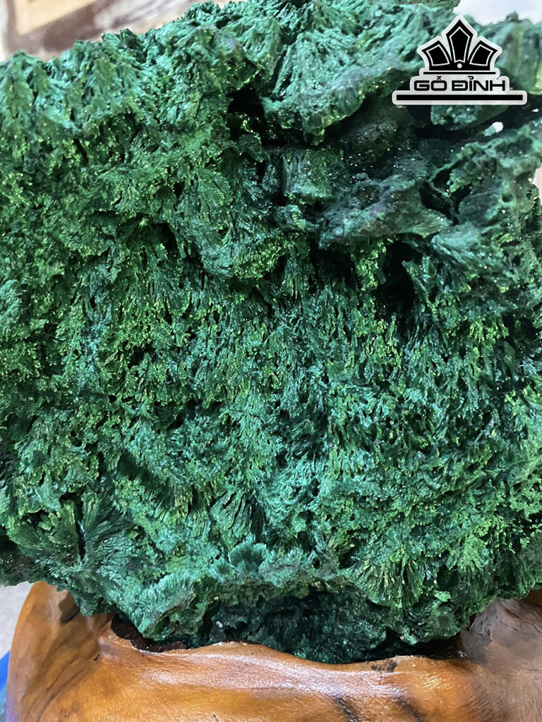 Tác Phẩm Đá Malachite Cao 27 Ngang 25 (cm)  7,4kg