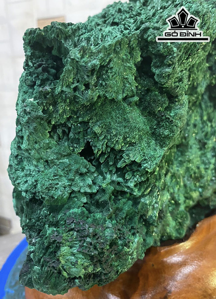 Tác Phẩm Đá Malachite Cao 27 Ngang 25 (cm)  7,4kg